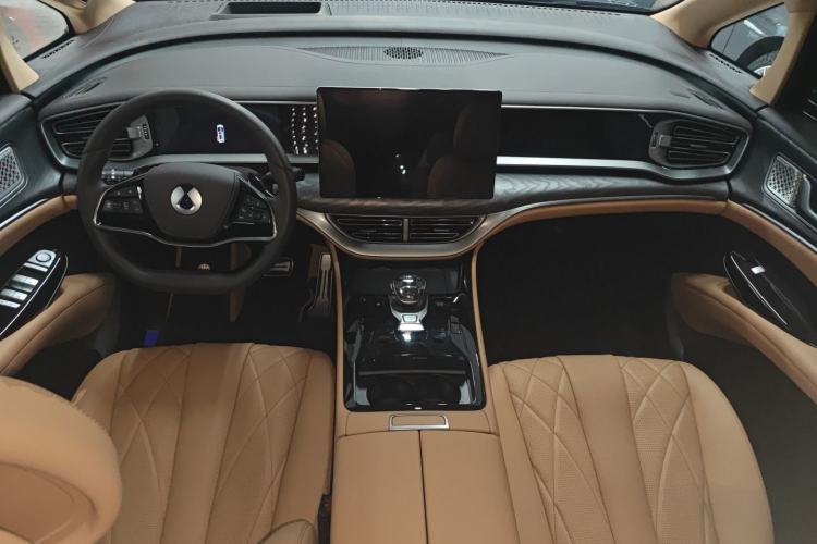 Used Denza D9 2025 DM-i Smart Drive 1020 Four-Wheel Drive Premium Model
