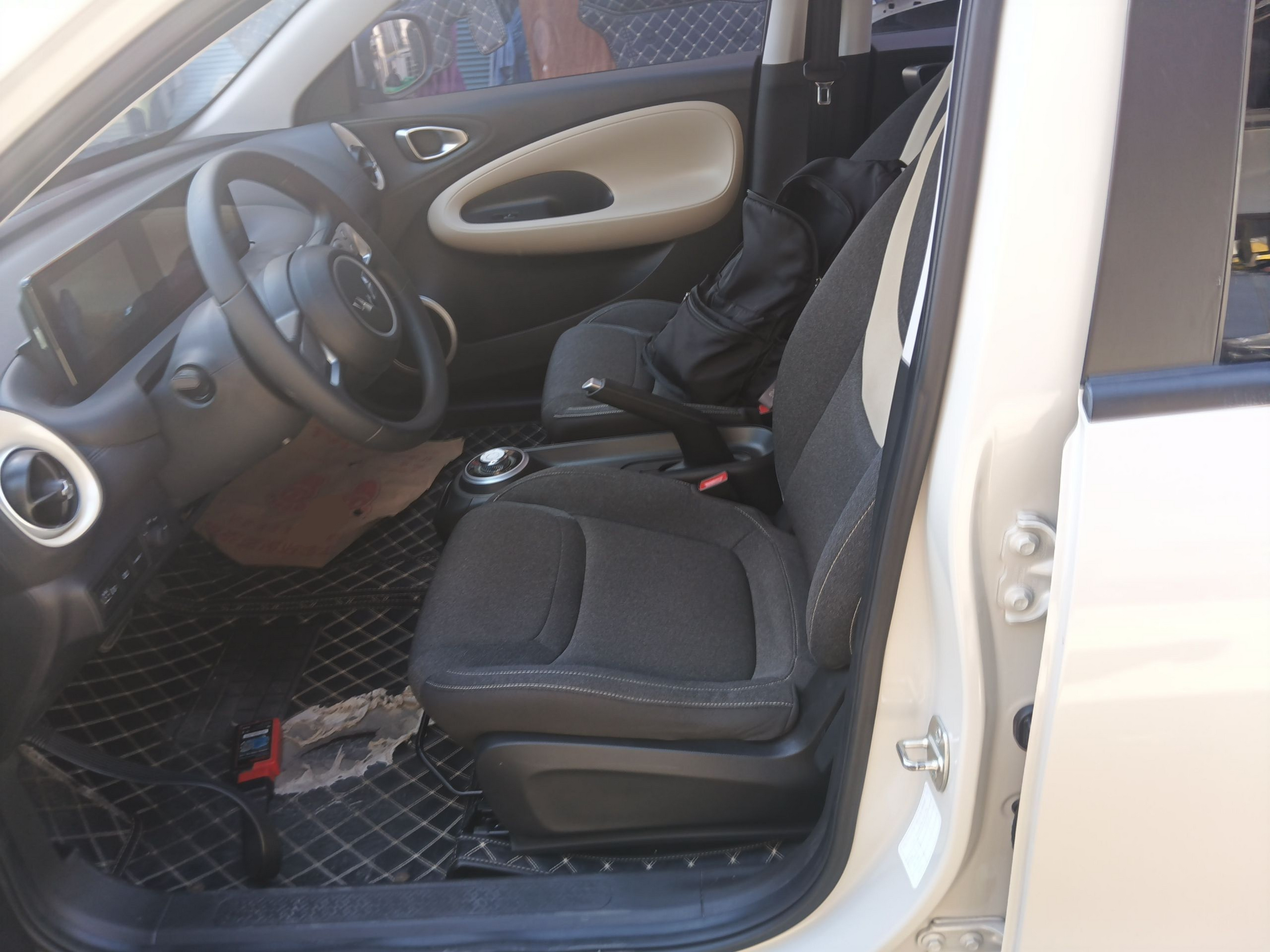 Переднее сиденье в автомобиле