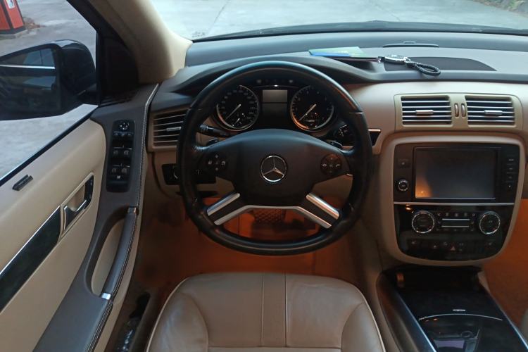 Used Mercedes-Benz R-Class 2017 R 320 4MATIC Business Edition Prestige Model
