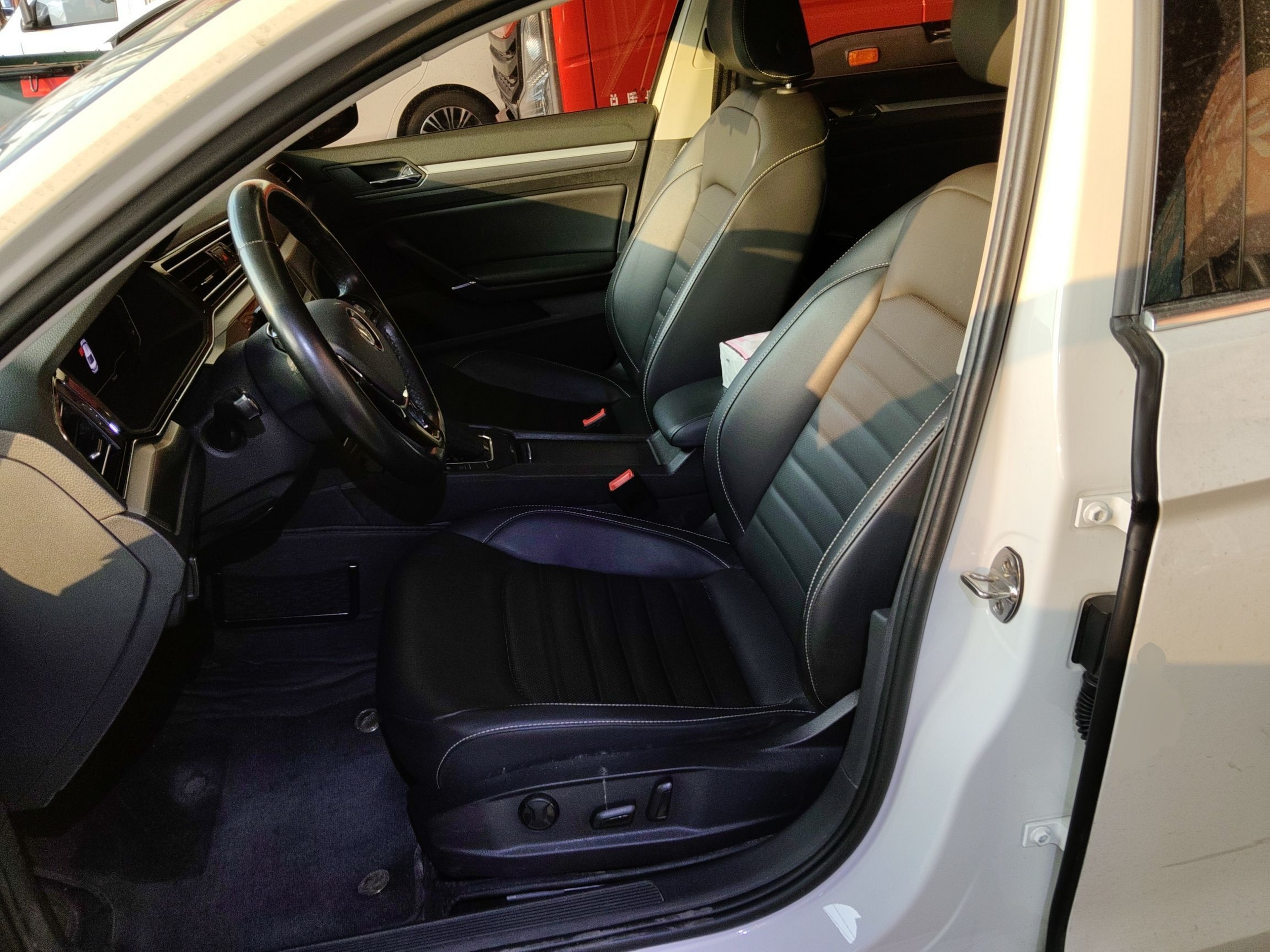 Переднее сиденье в автомобиле