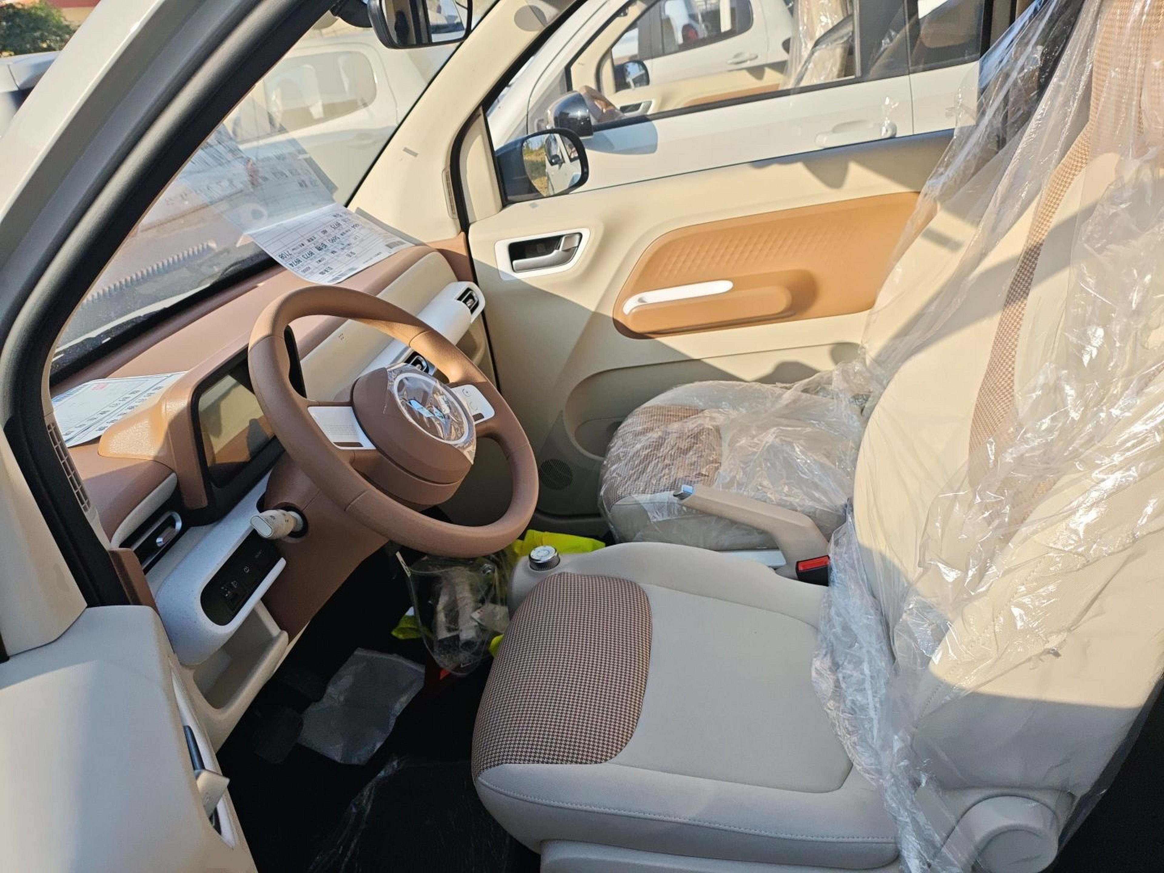 المقاعد الأمامية داخل السيارة