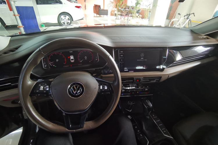 Used Volkswagen Passat 2020 Revised Version 330TSI Luxury Edition China VI Standard
