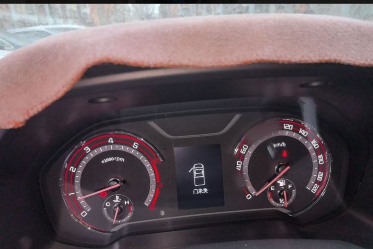 Used SAIC MAXUS T60 2017 2.0T Gasoline Automatic Two-Wheel Drive High-Ride Comfort-Grade Standard Cabin
