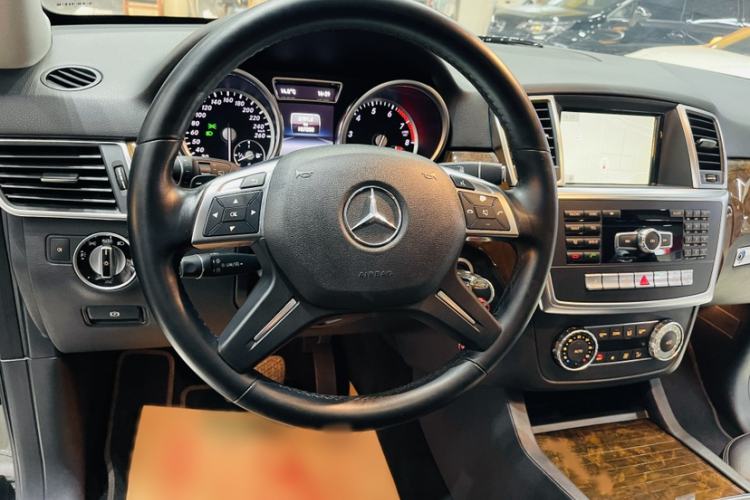 Used Mercedes-Benz M-Class 2015 ML 400 4MATIC Dynamic Model
