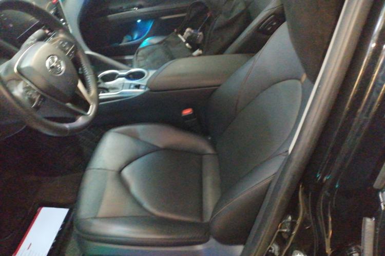 Used Toyota Camry 2021 2.0G Luxury Edition
