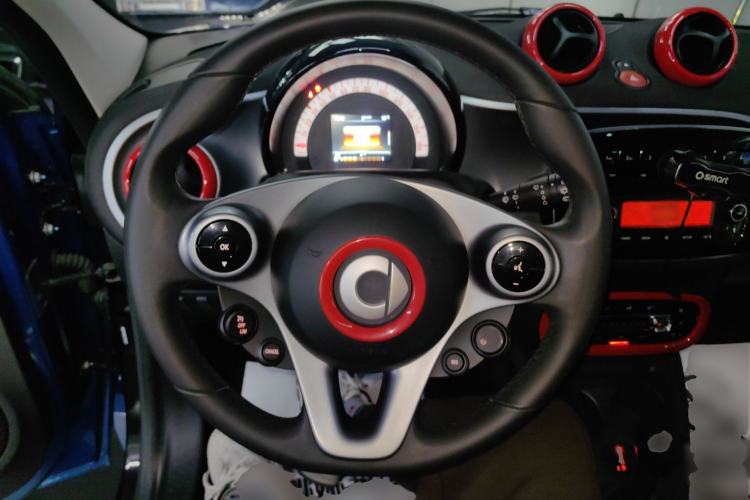 Used  forfour 2016 1.0L 52 kW Passion Edition
