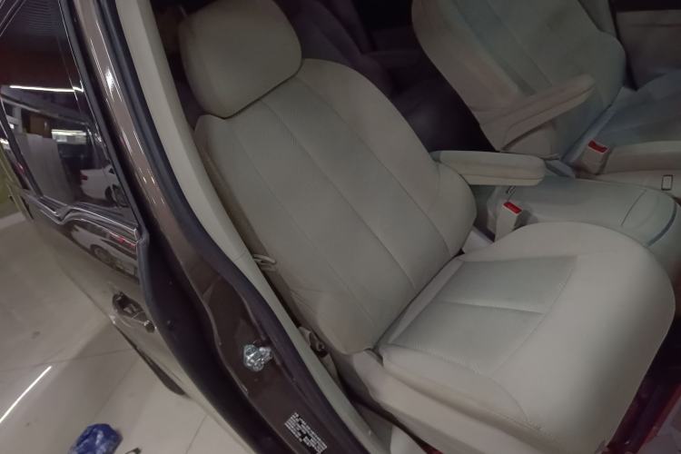 Used Buick GL8 2023 Land Executive Class Comfort Model