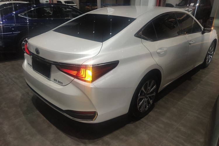 Used Lexus ES 2021 200 Excellence Edition
