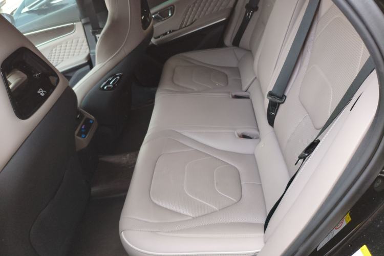 Used BYD Han 2024 EV Glory Edition 610 km All-Wheel Drive "Tian Shen Zhi Jia" Intelligent Driving Model
