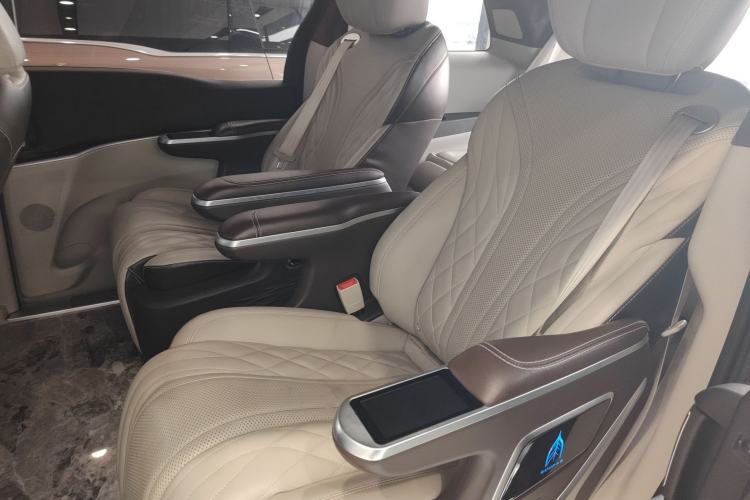 Used Buick GL8 2022 Land Cruiser Executive Class 652T Comfort Model
