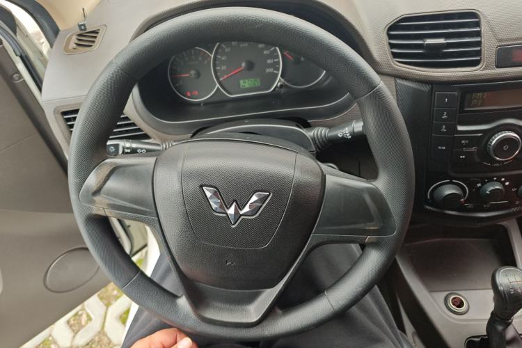 Used Wuling Hongguang 2015 1.5L S Basic Version China V Standard
