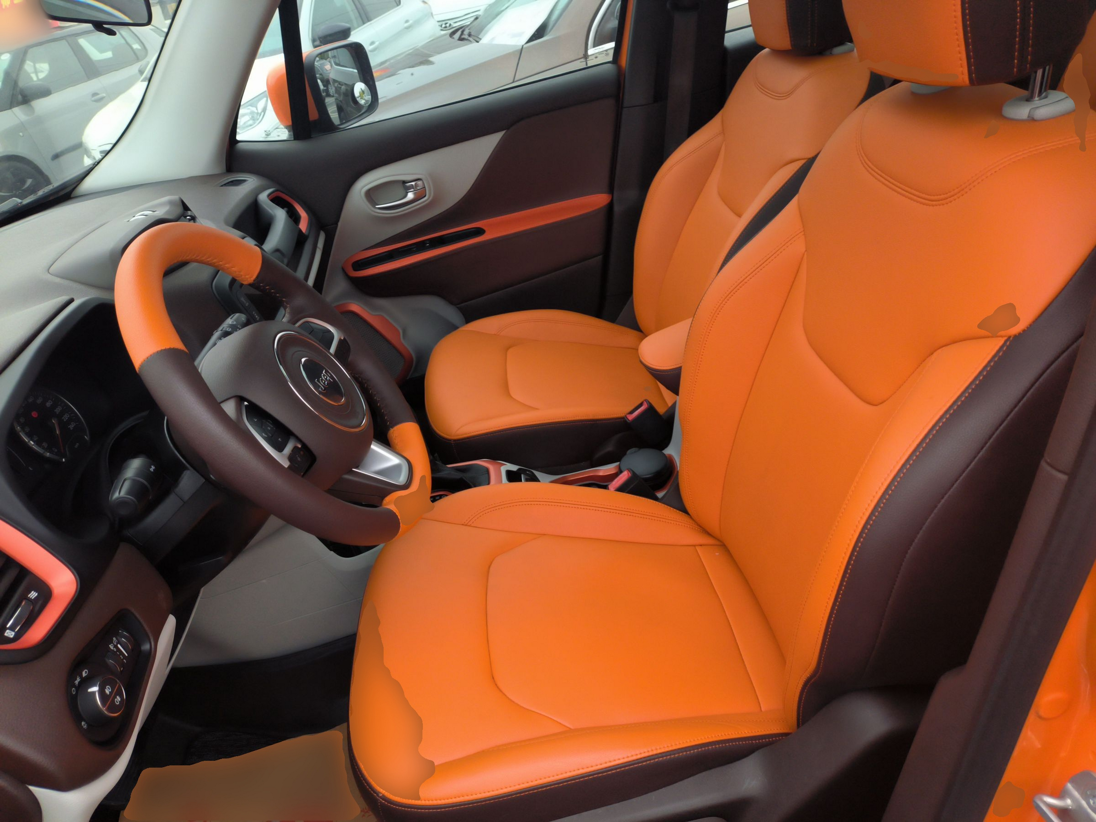 Переднее сиденье в автомобиле