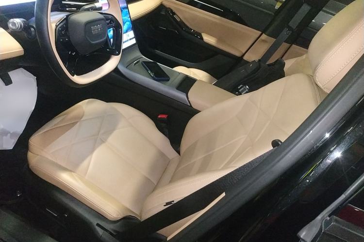 Used  L6 2024 125km PLUS Dragon Edition
