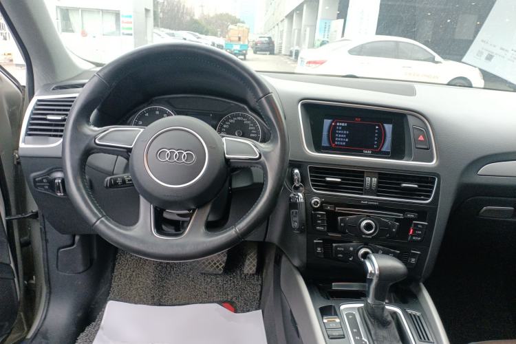 Used Audi Q5 2017 Plus 40 TFSI Ambition Model
