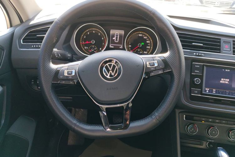 Used Volkswagen Tiguan L 2021 280TSI Automatic Two-Wheel Drive Comfort Edition – Low-Trim Version
