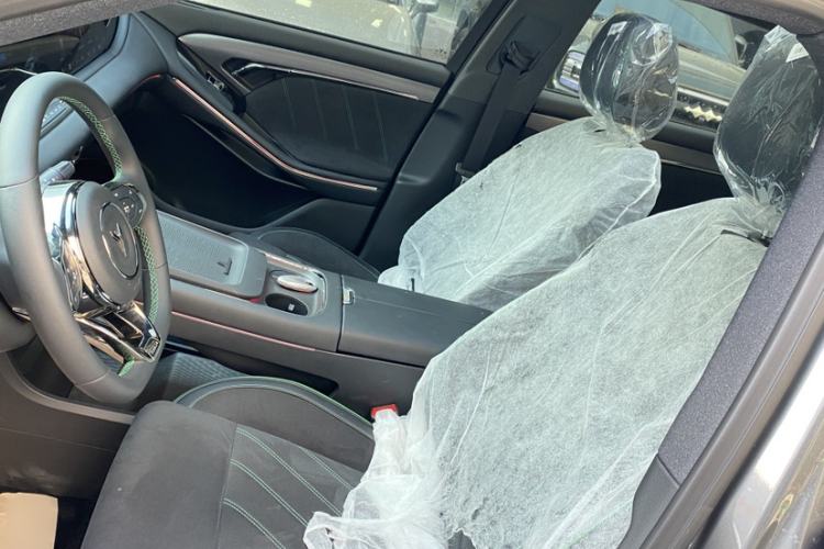 Used VOYAH FREE 2025 318 259 km All-Wheel-Drive Exploration Edition
