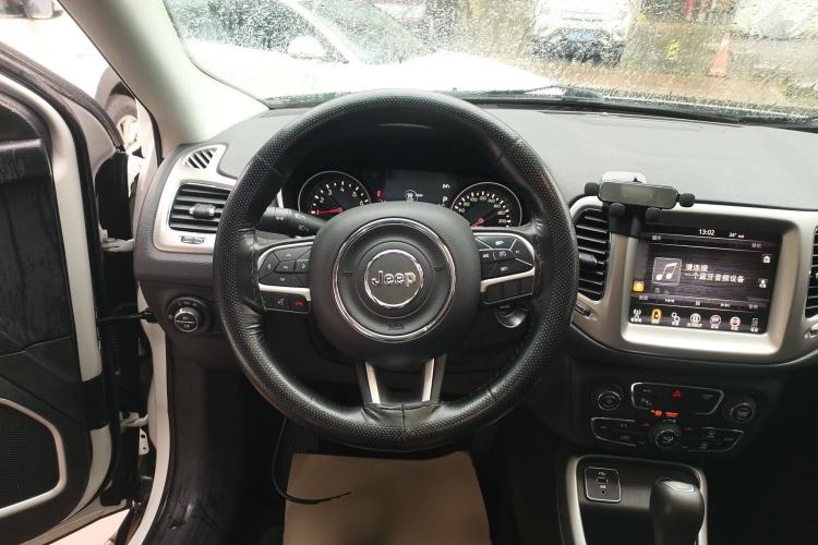 Used  Compass 2017 200T Automatic Family Edition
