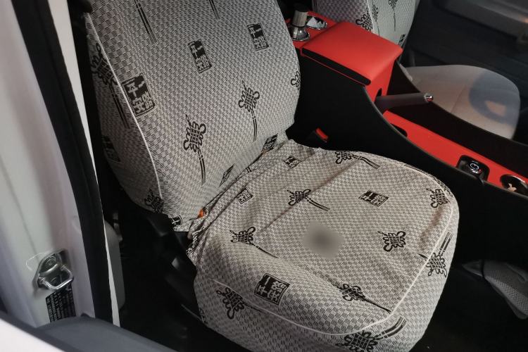 Used Wuling Yangguang 2024 300KM Comfort Version Passenger Van 75kW