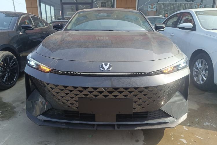 Used Changan UNI-V iDD 2024 Blue Whale Smart Electric iDD 136km ZhiKu Model
