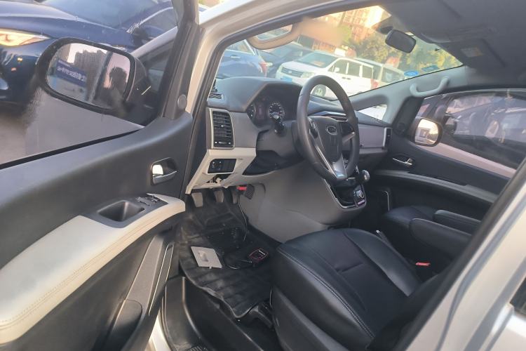 Used  M4 2016 2.0L manual Comfort trim level
