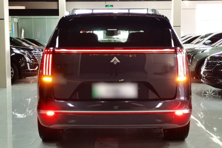 Used  HL 2025 700 Ultra Six-Seater All-Wheel-Drive LiDAR Version
