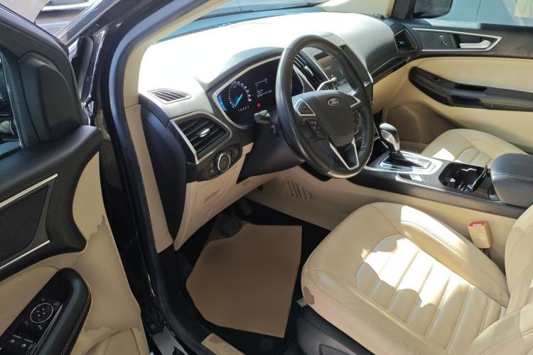 Used Ford Edge 2015 2.0T GTDi Two-Wheel-Drive High-Line Version
