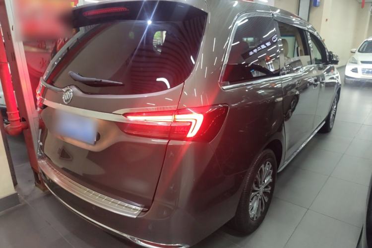 Used Buick GL8 2023 Facelifted Land Cruiser Executive Luxury Version
