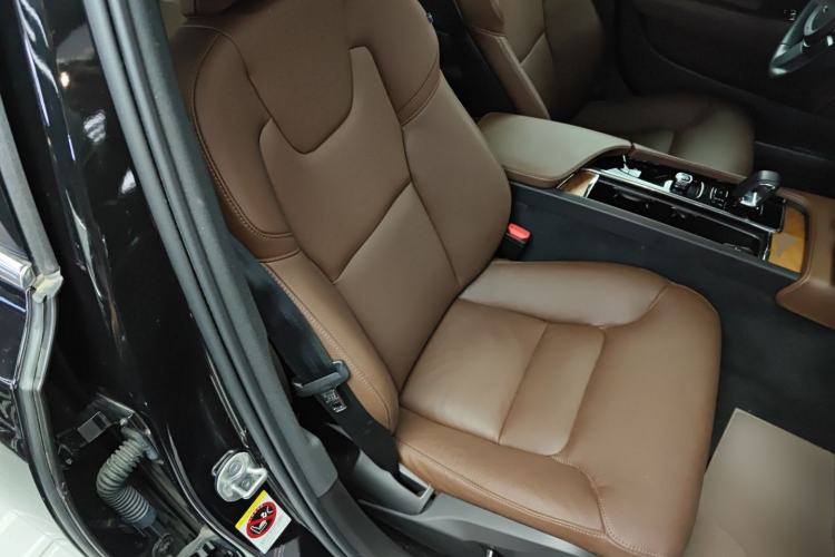 Used Volvo S90 2025 B5 Zhiyi Luxury Edition
