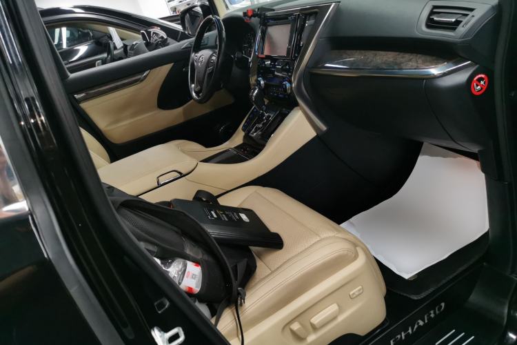 Used Toyota Alphard 2018 Revised Version 3.5L Premium Edition
