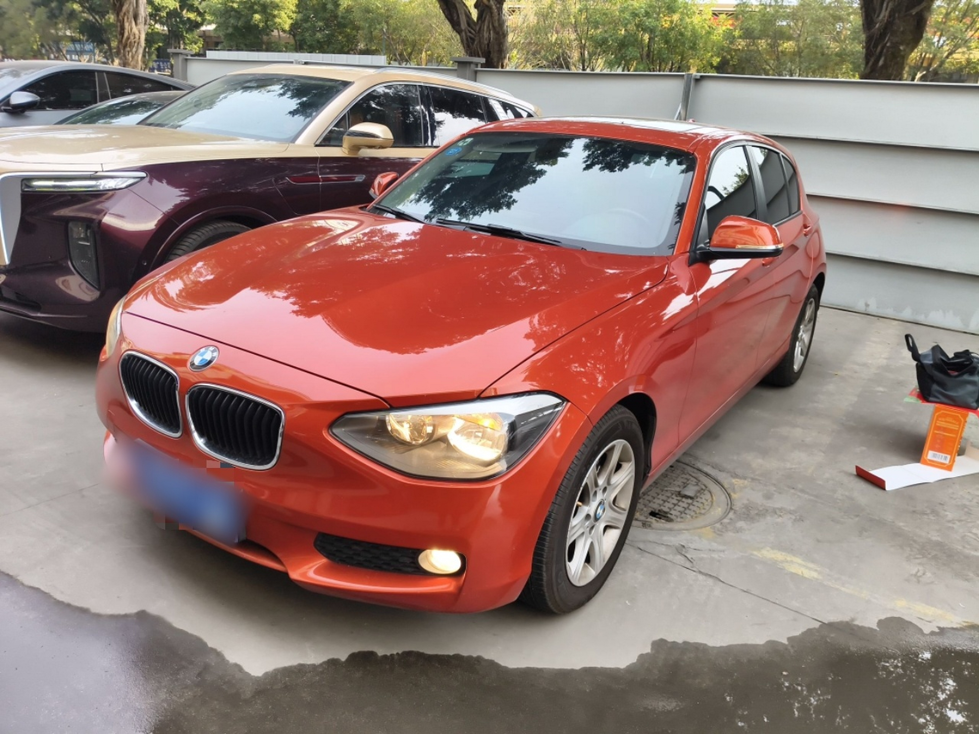 تحت مقدمة السيارة