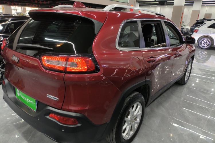 Used  Cherokee 2016 2.4L Leading Smart Version
