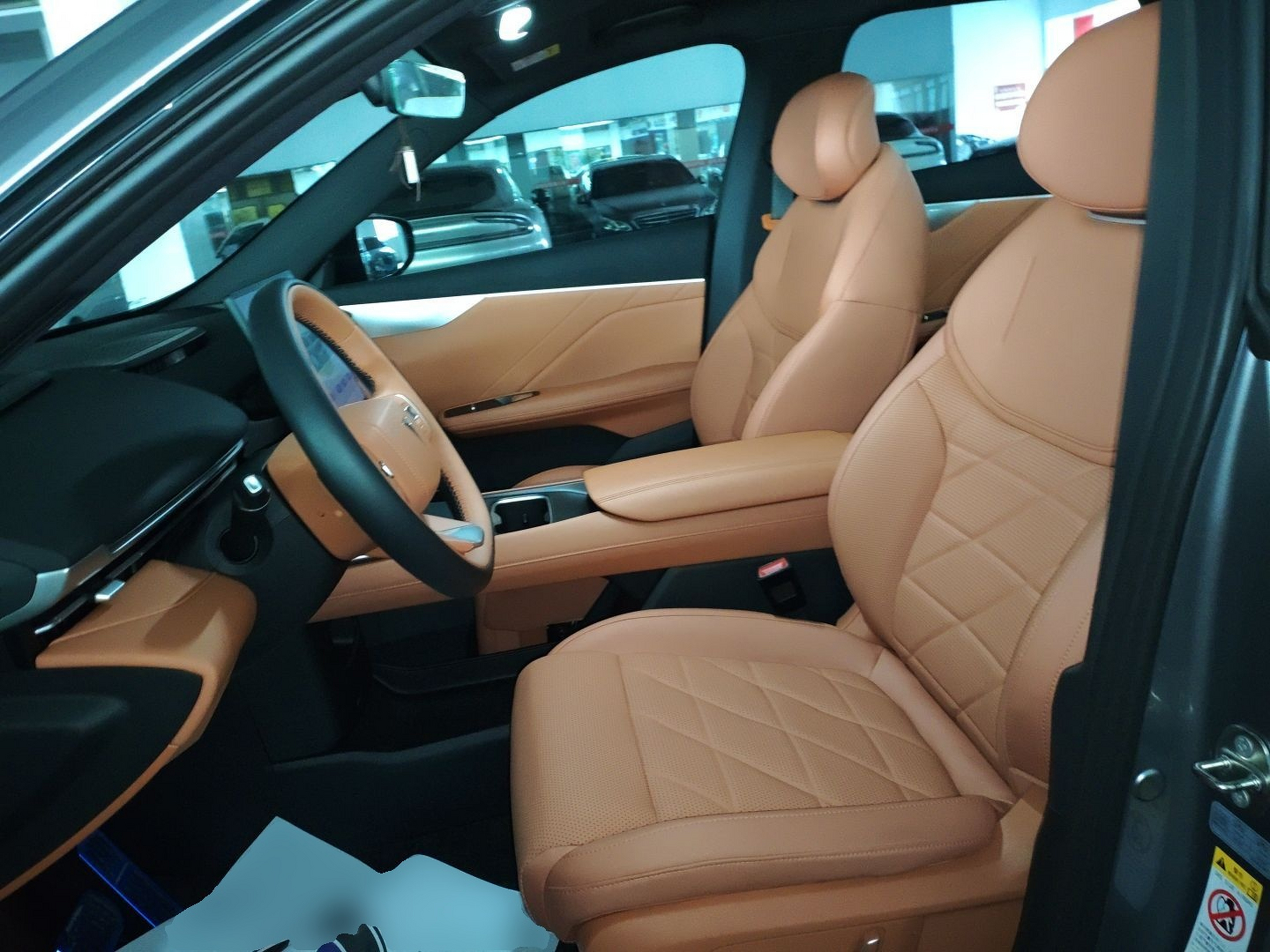 المقاعد الأمامية داخل السيارة