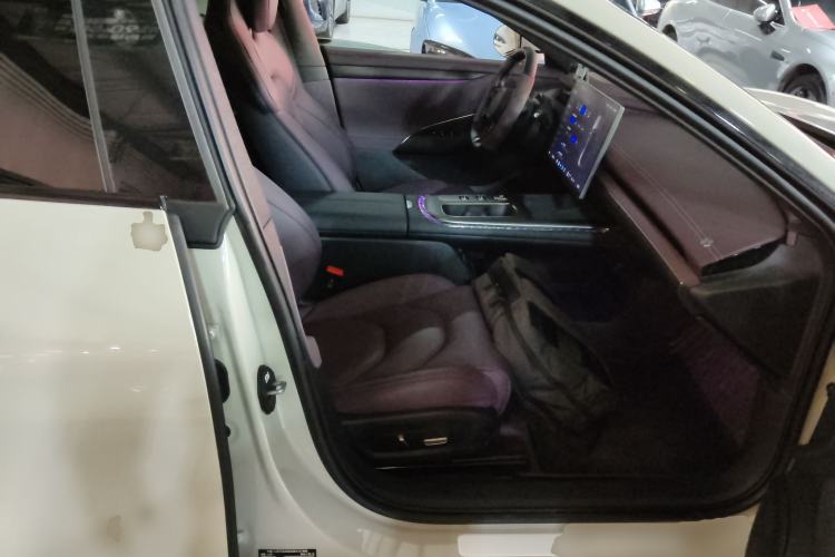 Used  SU7 2024 Rear-Drive Ultra-Long Range Advanced Pro-Level Intelligent Driving Version
