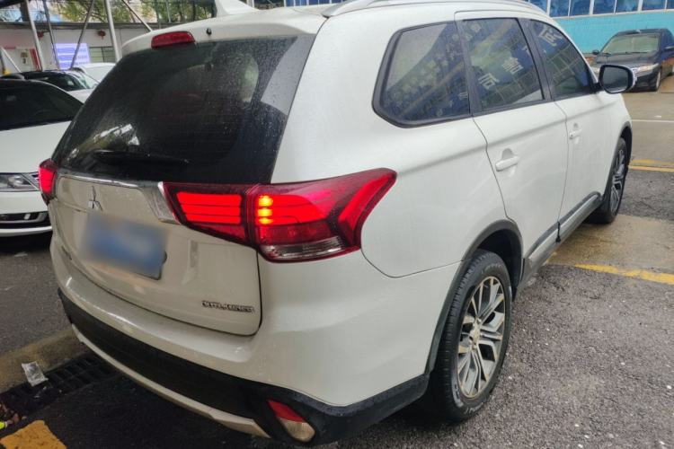 Used Mitsubishi Outlander 2018 2.0L Two-Wheel Drive Glory Edition 5 Seats
