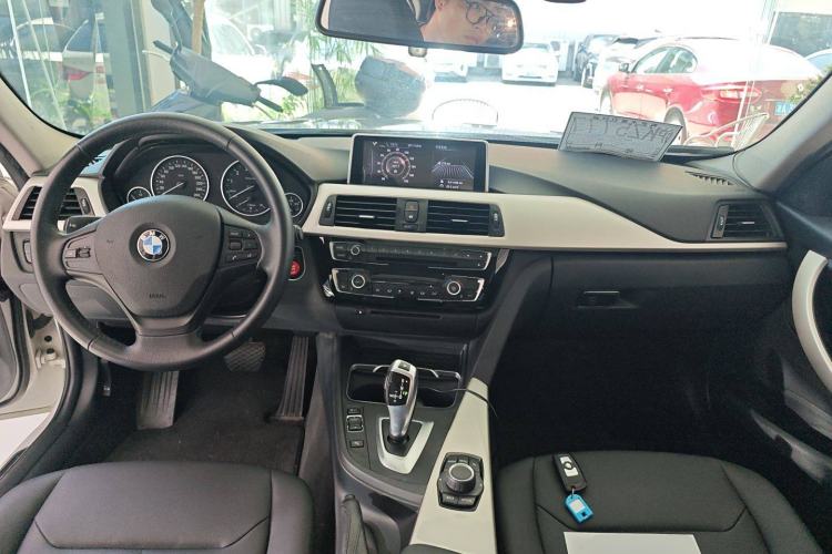 Used BMW 3 Series 2016 320Li Ambition Model
