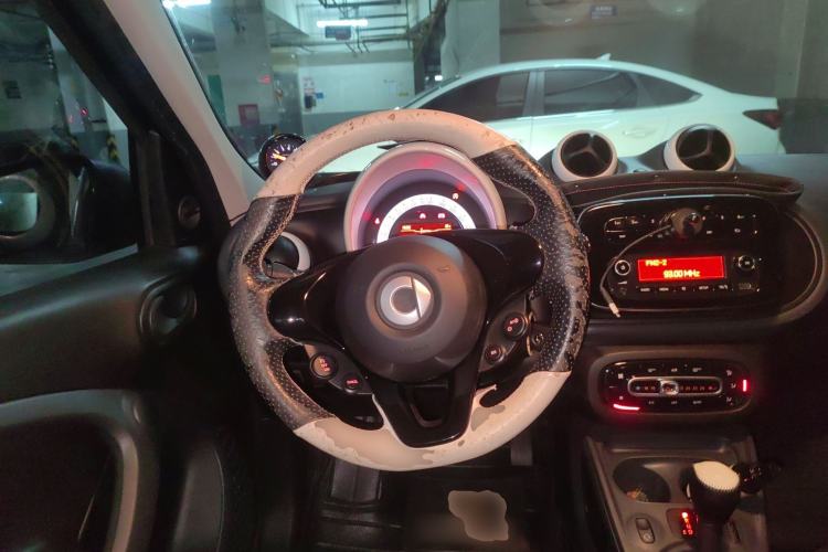 Used smart forfour 2016 1.0L 52 kW Dynamic Edition
