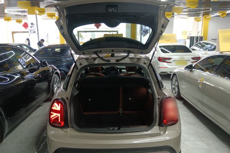 Used MINI MINI 2022 Updated 1.5T COOPER Artist Five-Door Edition
