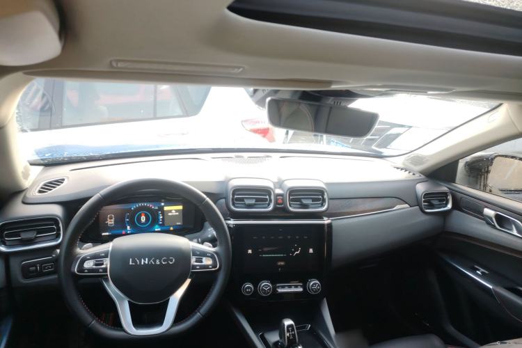 Used Lynk & Co 02 2018 1.5T DCT Two-Wheel Drive Pro Version China V Emission Standard
