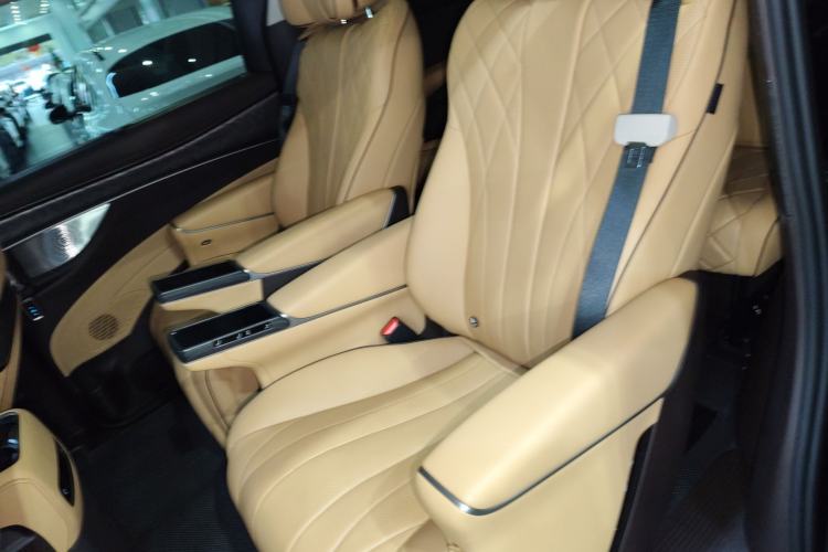 Used Denza D9 2024 DM-i 1050 Luxury Model