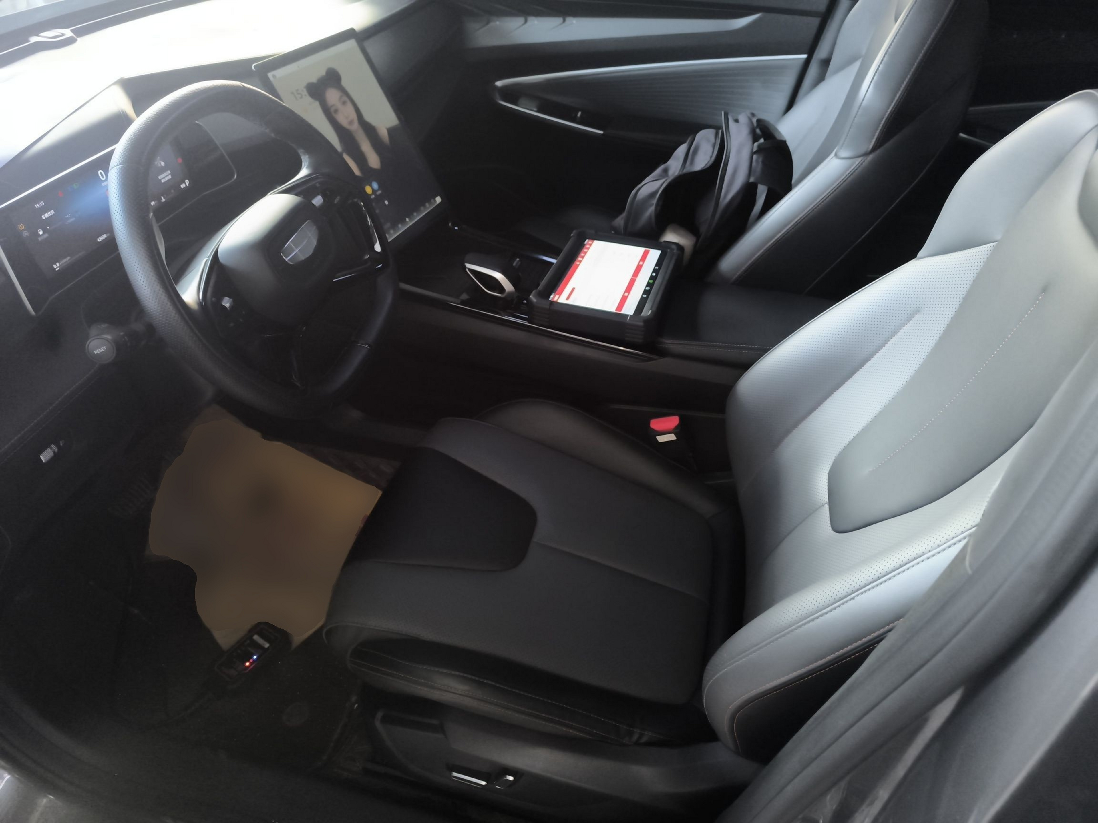 المقاعد الأمامية داخل السيارة