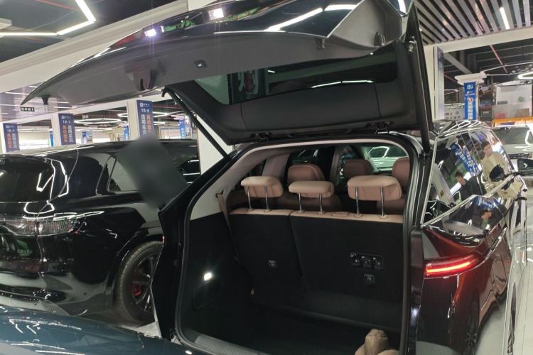 Used XPeng X9 2025 740 Ultra-Long Range Max
