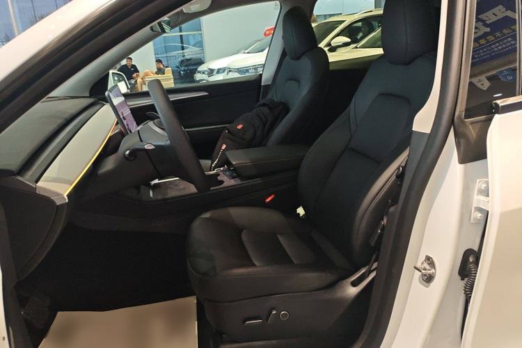 Used Tesla Model Y 2023 Rear-Wheel-Drive Version
