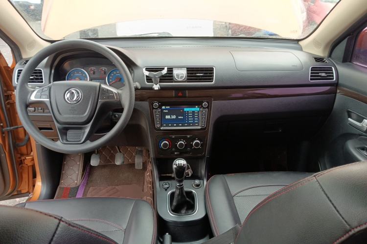 Used Dongfeng Fengon 360 2015 1.5L Manual Luxury 7-Seater China IV Standard
