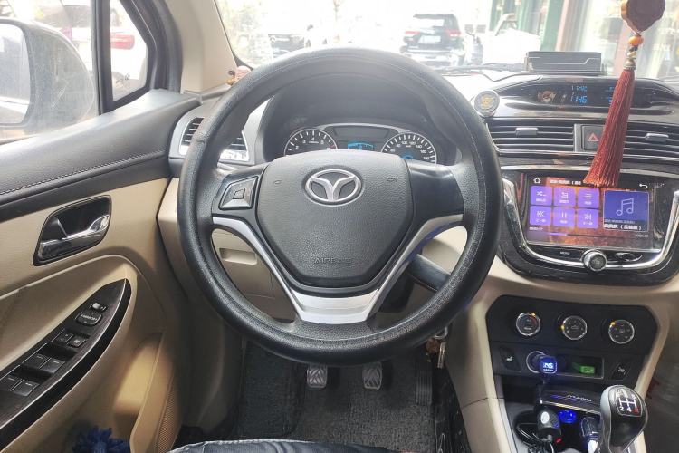 Used FAW Yingzhi 737 2015 1.5L Manual Deluxe Navigation Version
