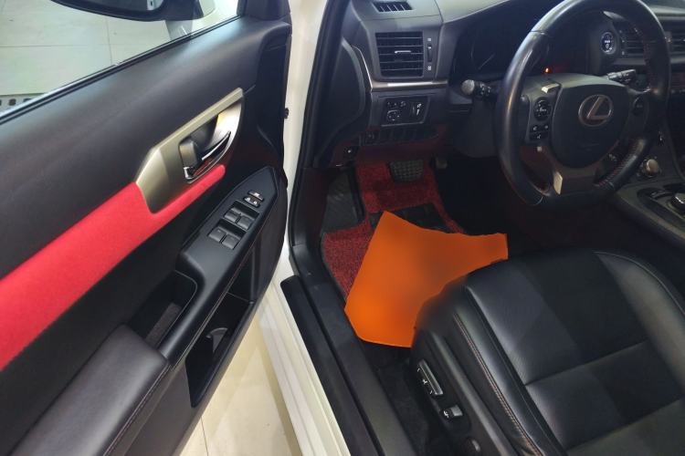 Used Lexus CT 2017 CT200h Comfort Edition Monochrome China VI
