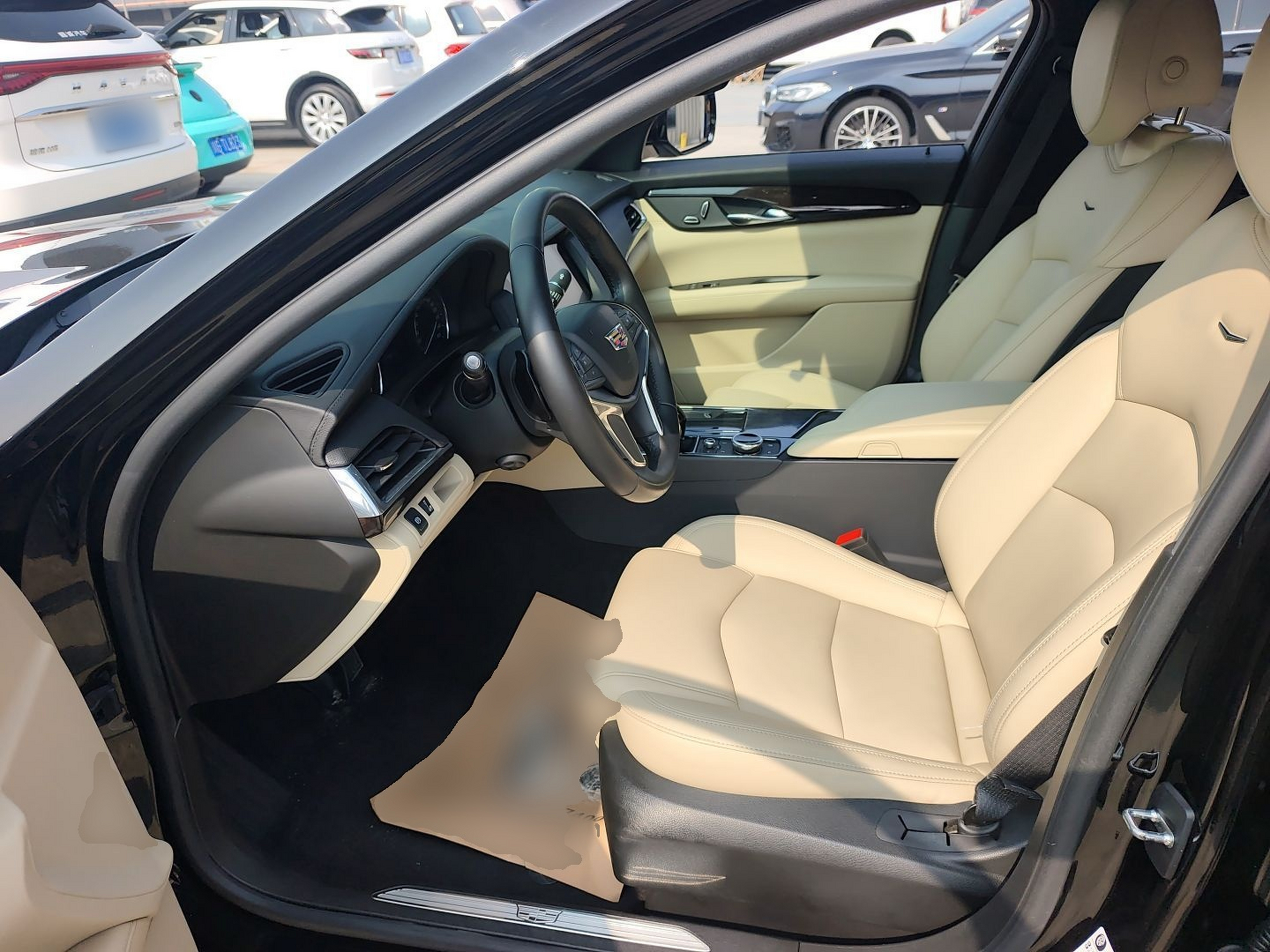 المقاعد الأمامية داخل السيارة