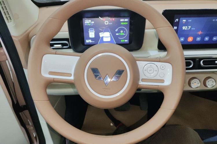 Used Wuling Hongguang MINIEV 2024 3rd Generation 215km Advanced Version
