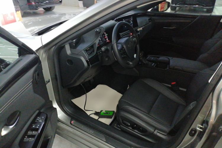 Used Lexus ES 2021 300h Excellence Edition
