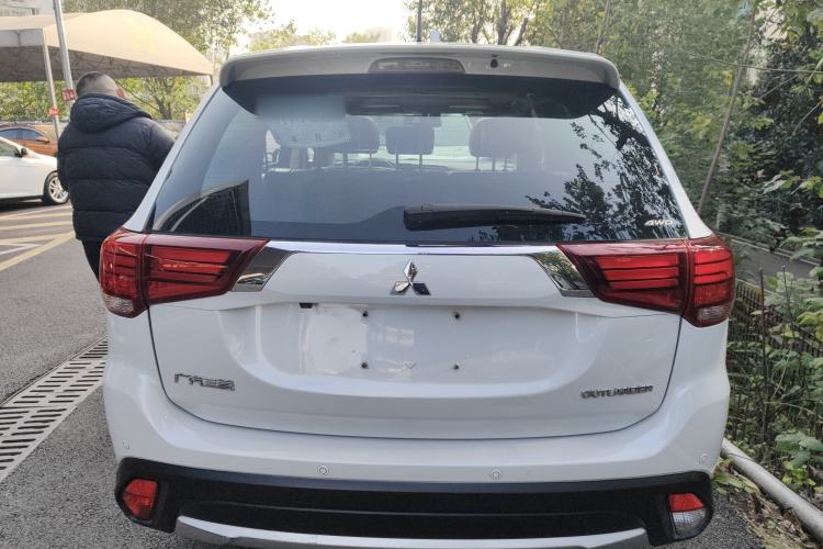 Used Mitsubishi Outlander 2016 2.4L 4x4 Luxury Edition 7-Seater