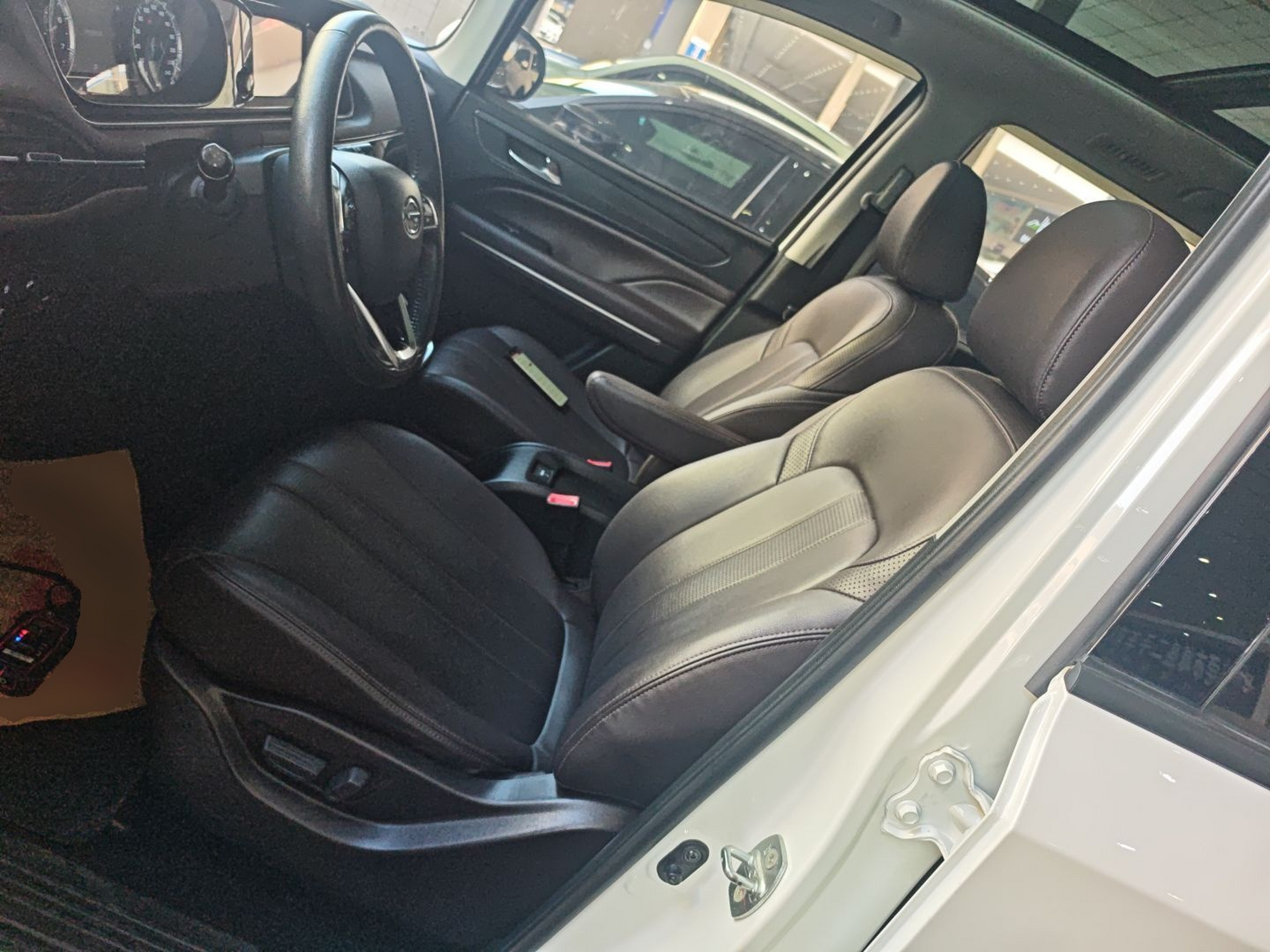 Переднее сиденье в автомобиле